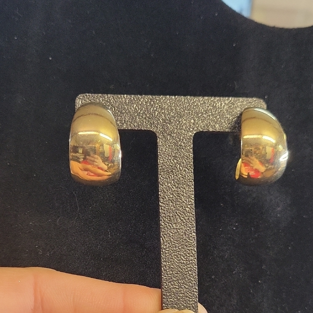 1980s Vintage Gold Tone Hoop 3/4" Earrings